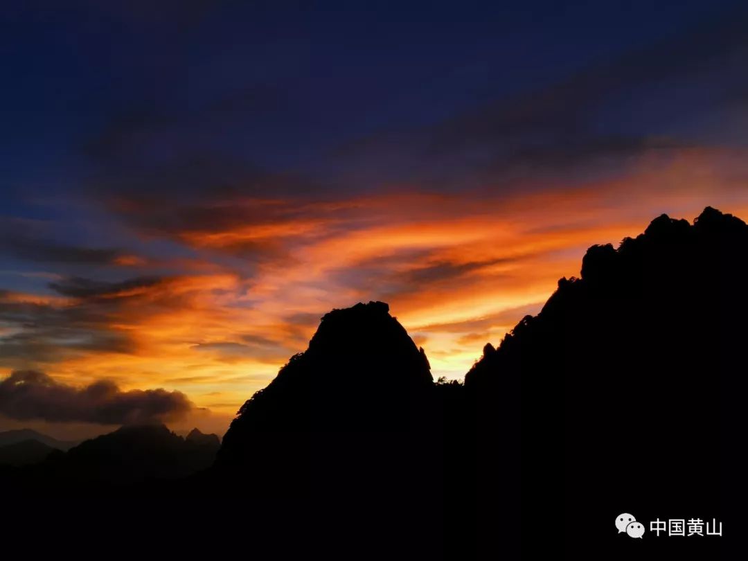 我想帶你看,昨日黃山的晚霞多麼浪漫_雲海