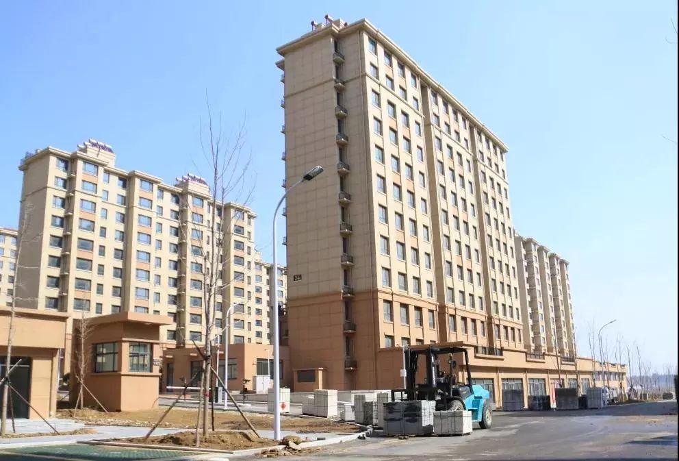 完善保障"的思路,新城积极稳妥推进棚户区改造项目建设,龙山湖社区就