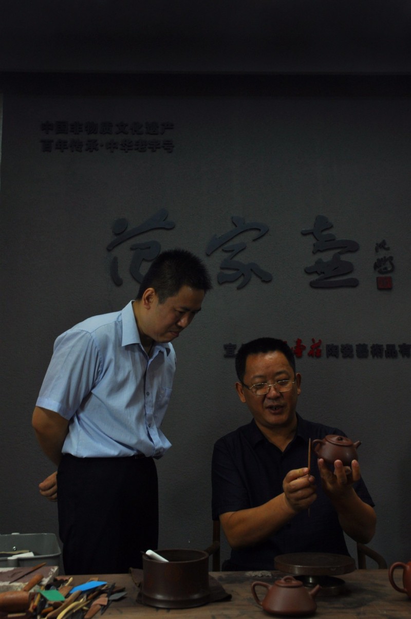 范伟群张宏震师徒合影拜师仪式,由陈家稳先生主持.