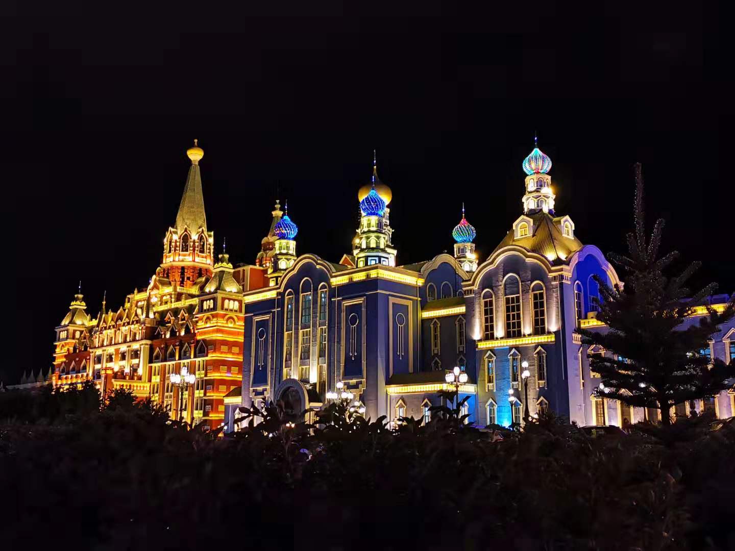 这是8月27日晚拍摄的满洲里城市夜景.