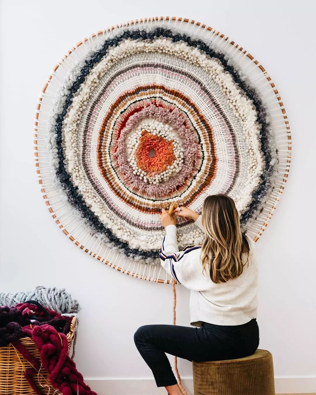 她拥有13万粉丝只因疯狂迷恋手编挂毯认真的样子太迷人了