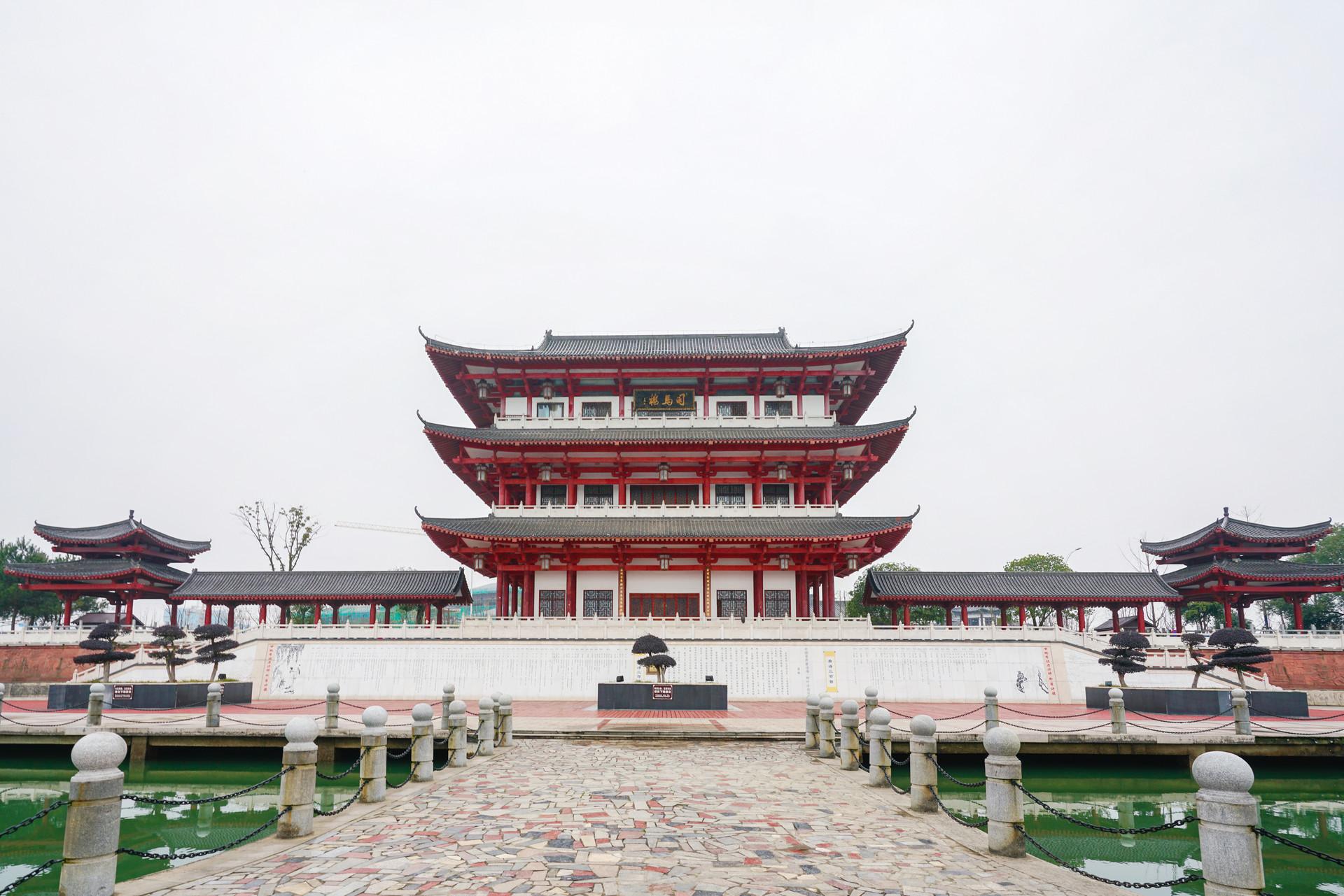 刘禹锡在朗州期间,创作了《望洞庭》,《秋词》,《酬乐天扬州初逢席上