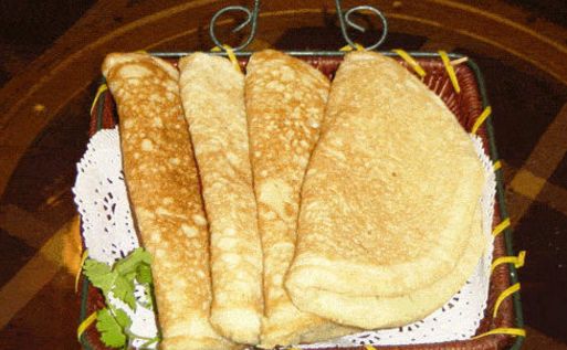 回锅溜热的摊米黄会更香更柔软唇齿间萦绕着幽幽的米香刚出锅的摊米黄