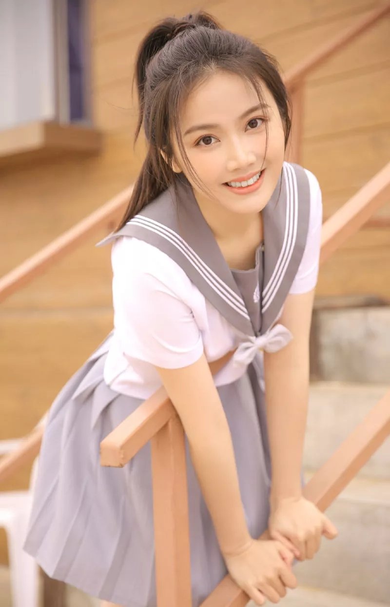 清纯的美女小姐姐穿学生装,这颜值太美了