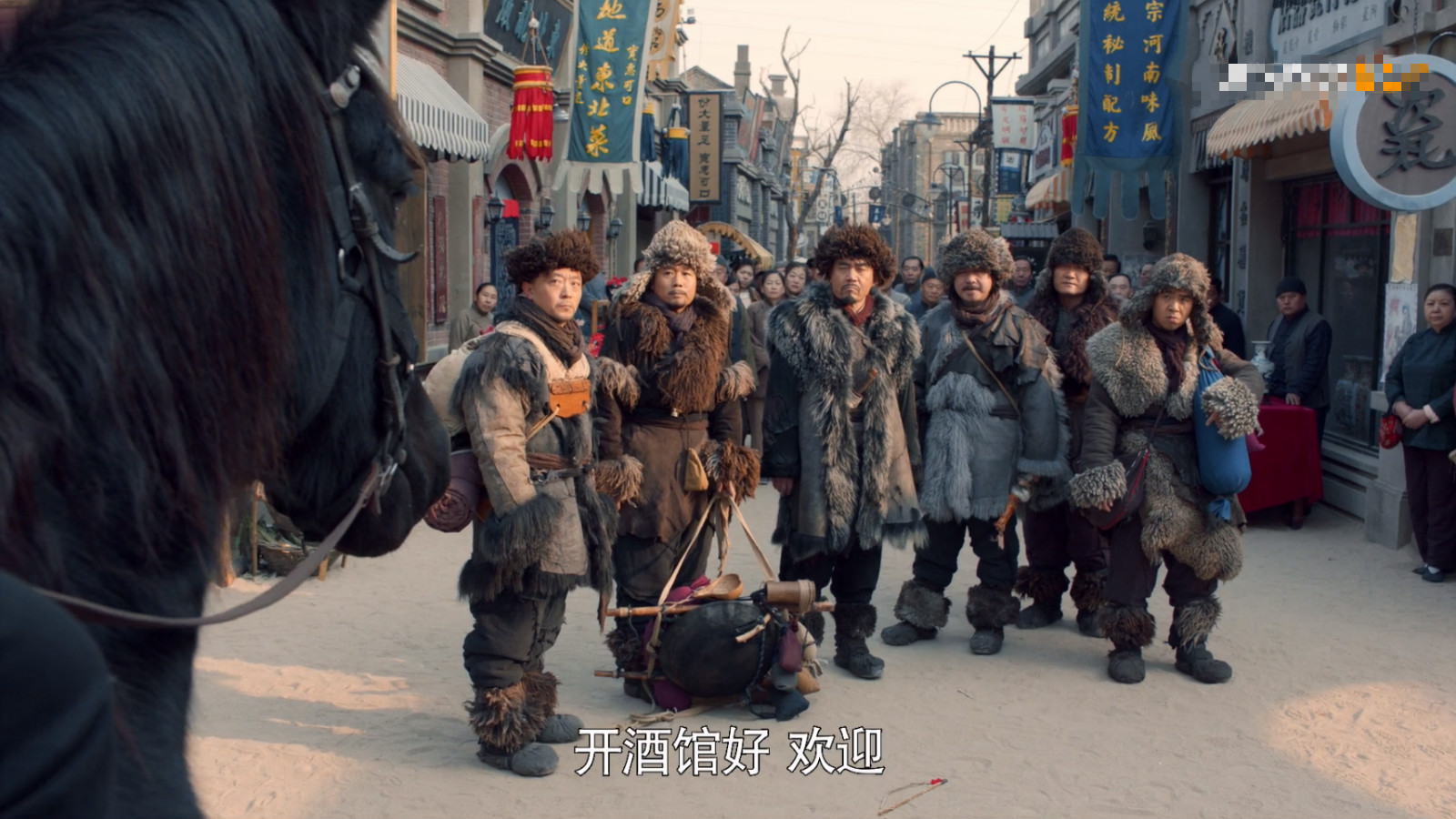 甩了一大批国产剧的《老酒馆》,陈宝国味道醇厚的优秀年代剧