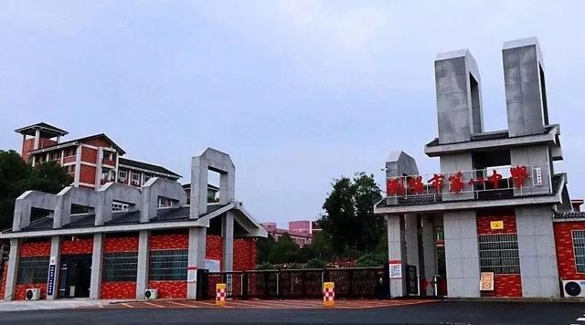 淳口中学宿舍改造项目新增4个教室,改造了15间宿舍.来源 浏阳日报