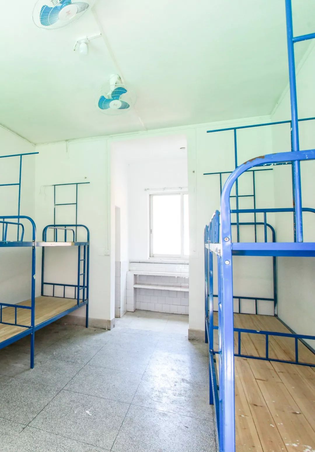 赣县中学西校区学生宿舍(摄影:胡生财)据了解赣县中学西校区教学设施