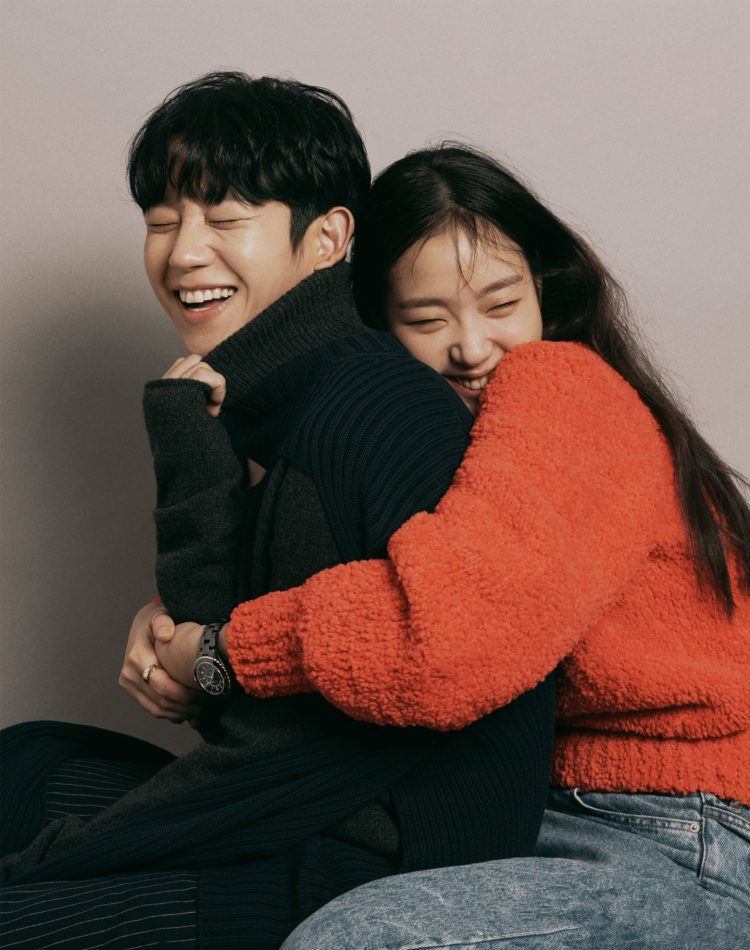 金高银穿白裙清新甜美丁海寅休闲装儒雅帅气高颜值cp配一脸