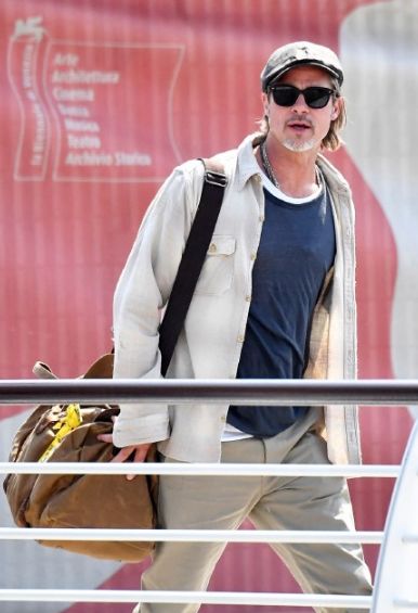 原创55岁布拉德皮特现身意大利白胡子亮眼穿搭造型像流浪诗人