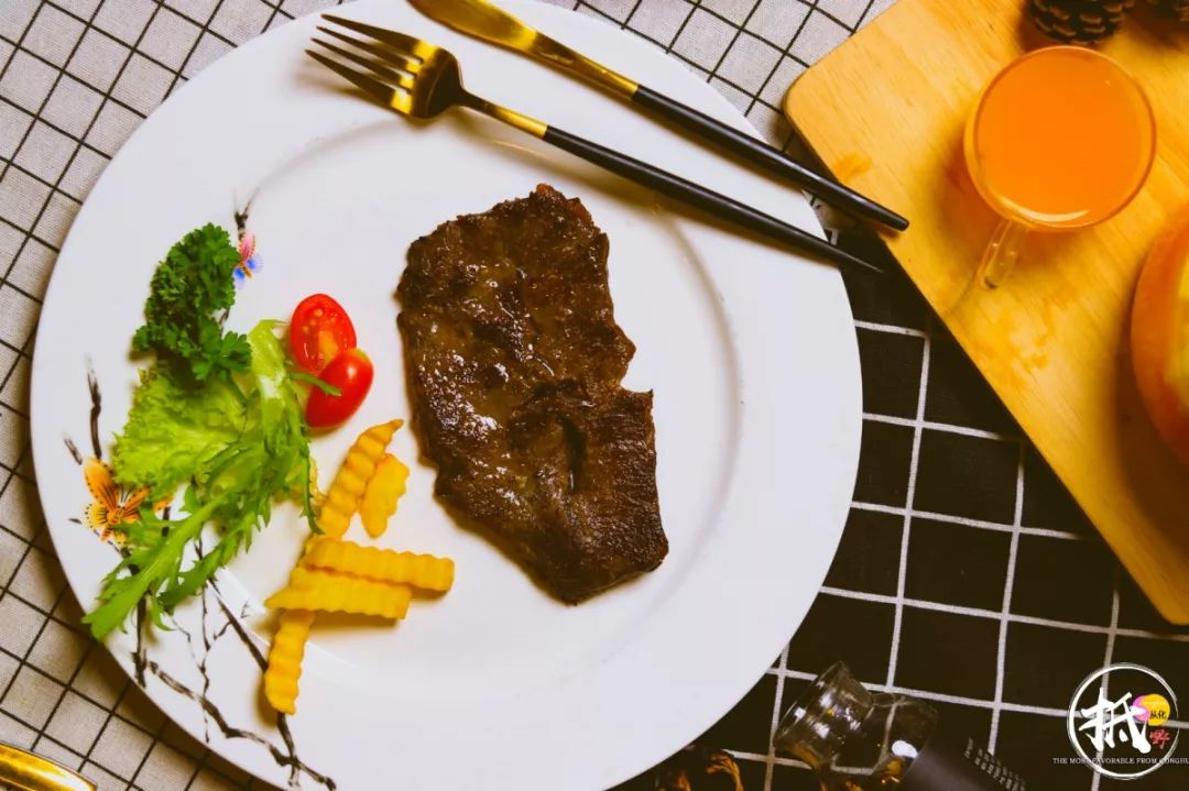 烹饪的西餐配上秘制水果茶让饭后的茶变得更有意思what a wonderful