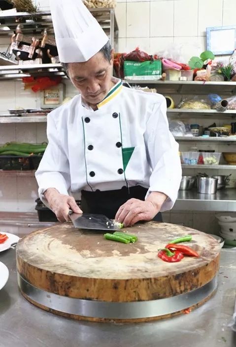 段联宗中国注册烹饪大师,从业53年五彩肉丝/////普卫屏国家特级厨师蟠