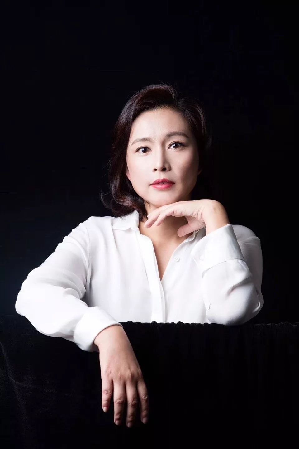 周轶君:记录过中东的战火,如今拍出跨文化教育纪录片 | 三明治