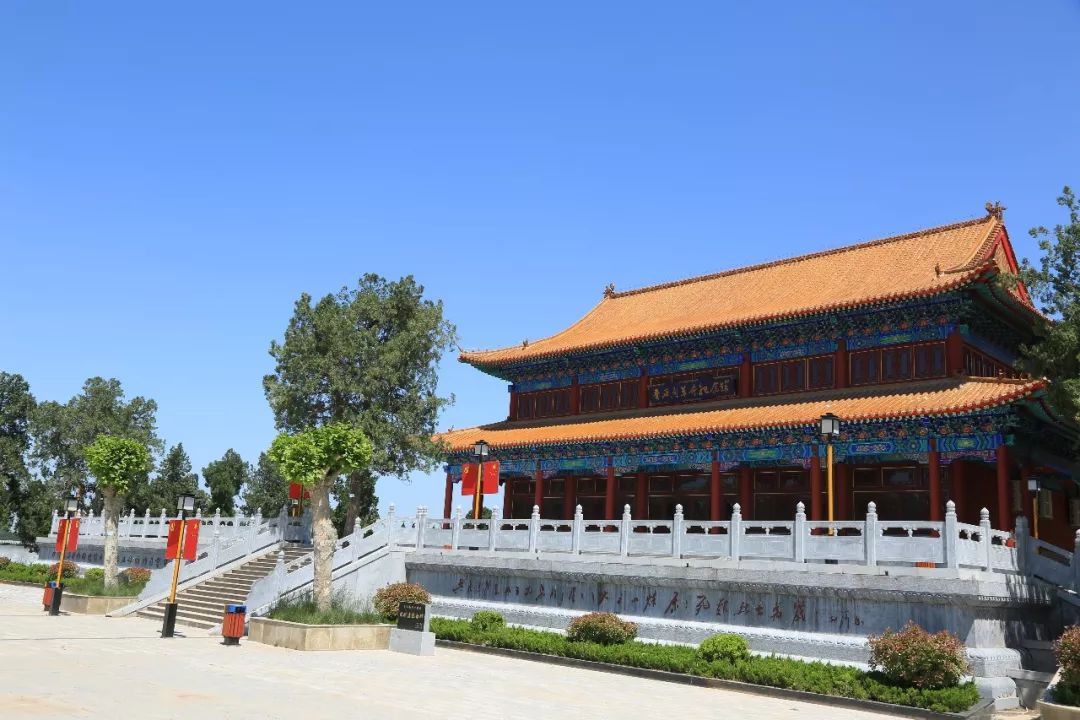 铭记历史缅怀先烈走进鲁西南烈士陵园