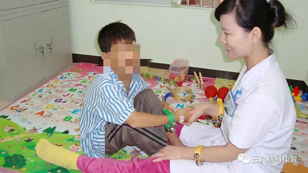 精神病不说话怎么治疗(精神病发作不说话也不动)
