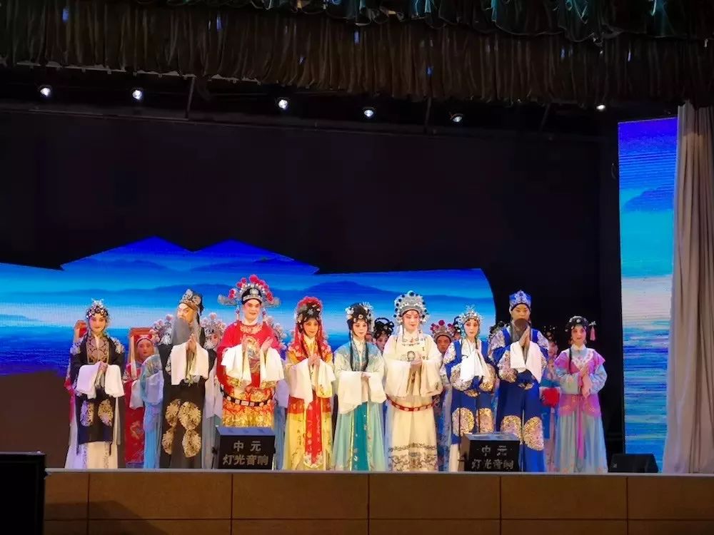 宋时洛阳姜景范有二女,长女雪春,许配王善,次女琴秋,许配吴给.