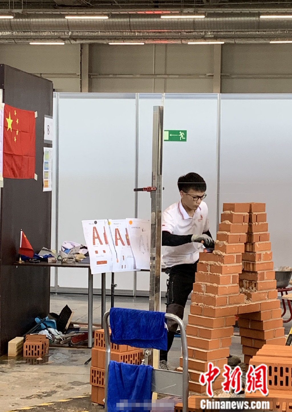 其中来自广州市建筑工程职业学校的陈子烽获得砌筑项目金牌