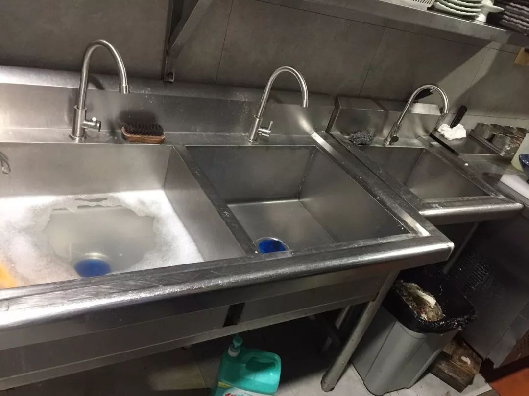 乡镇餐饮店后厨大曝光有你经常光顾的店吗