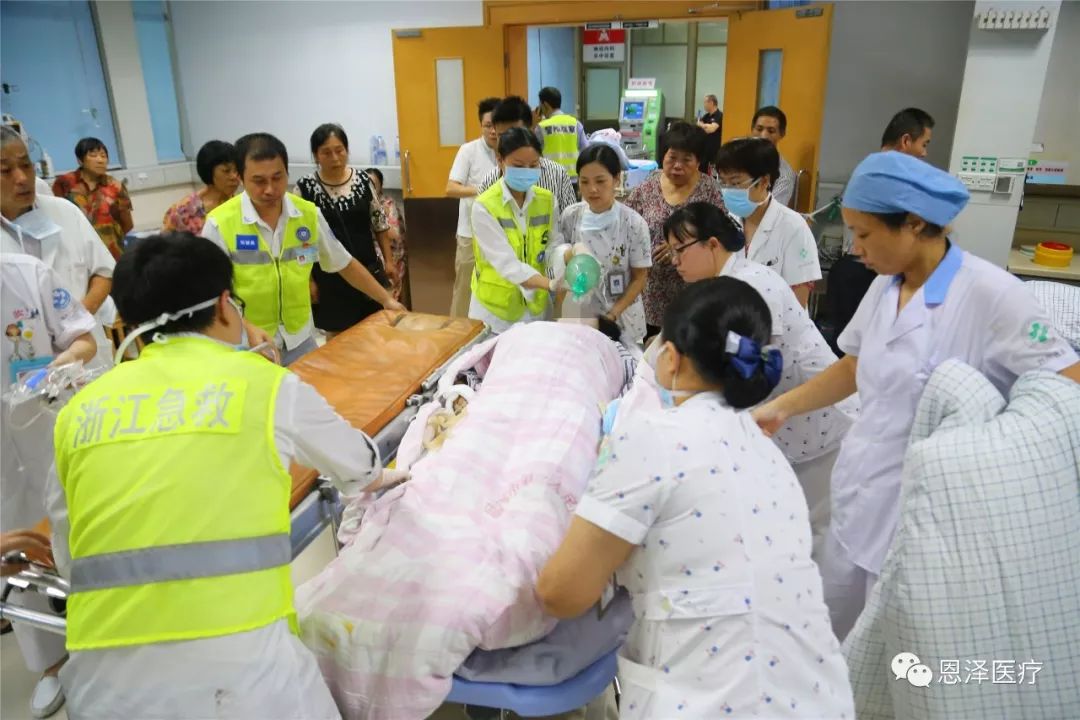 不眠24小时影像记录台州医院抢救猫狸岭隧道事故伤员