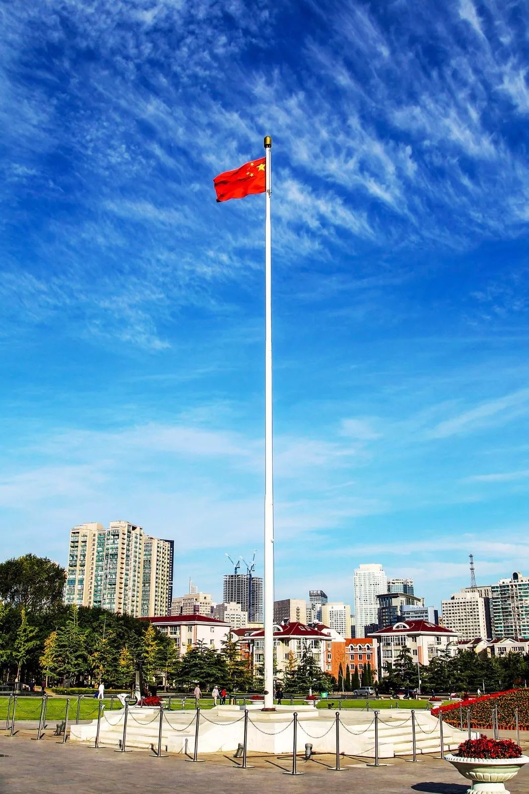 师镜头下的来看看总会让你惊叫连连大连的天空充满魔幻色彩蓝天白云