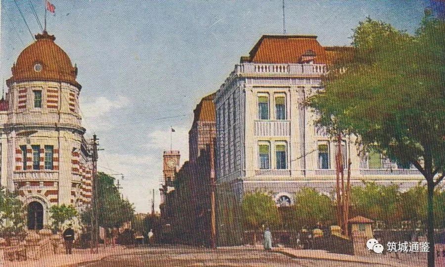 日本横滨正金银行(左)及六国饭店(右)组成东交民巷的标志性街景除此