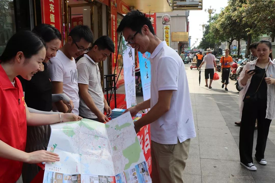 区环土局开展测绘法主题宣传活动