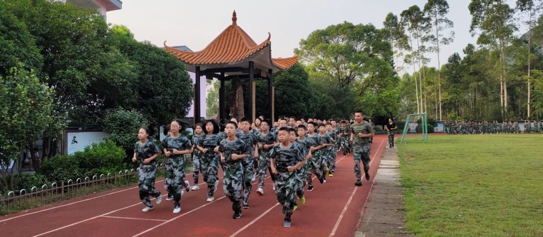 鑫 谢佩贤 董明伟 田佳丽 周怡伶 伍思蓉彭鹏辉 廖逸扬 陆昊悦 黄筱云