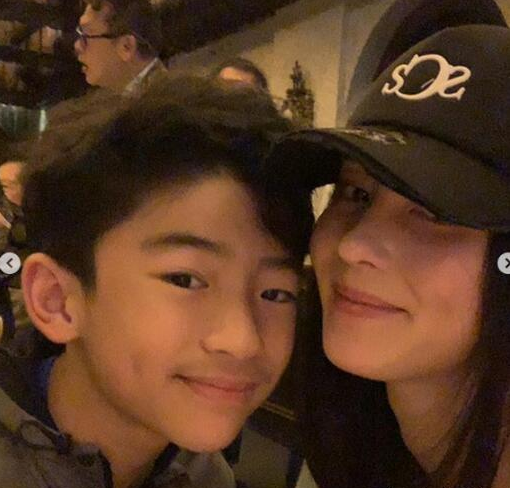 张柏芝大儿子近照,跟谢霆锋小时候一模一样_lucas