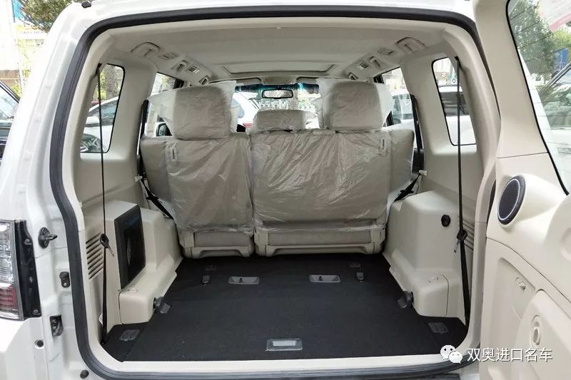 性价比之王→三菱帕杰罗(参数|图片)宽敞的内部空间,此款车型采用真皮