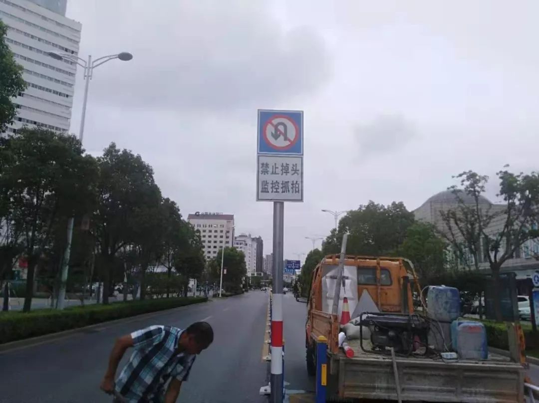 注意了今天起中坝南路贵都南侧路口禁止掉头限时左转
