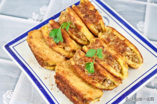 煎肉盒的时候,一定要小火慢煎,不可操之过急,否则会出现夹生的现象