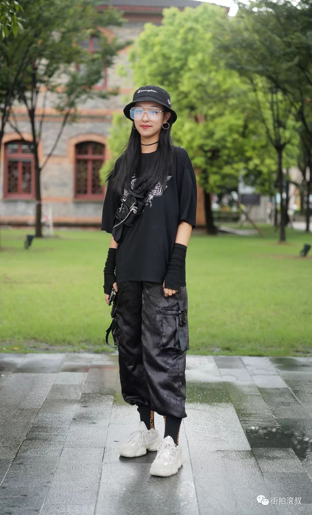 滚叔街拍又到周末一起嗨就连穿衣搭配也要自带bgm