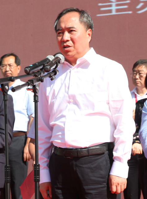 副省长王成出席会议并宣布开幕.