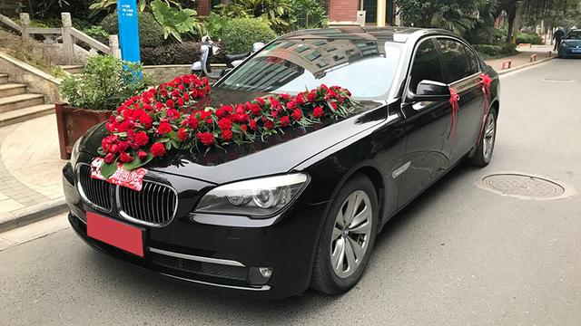 西安宝马7系做婚车怎么样 奔驰S级更豪华-图1