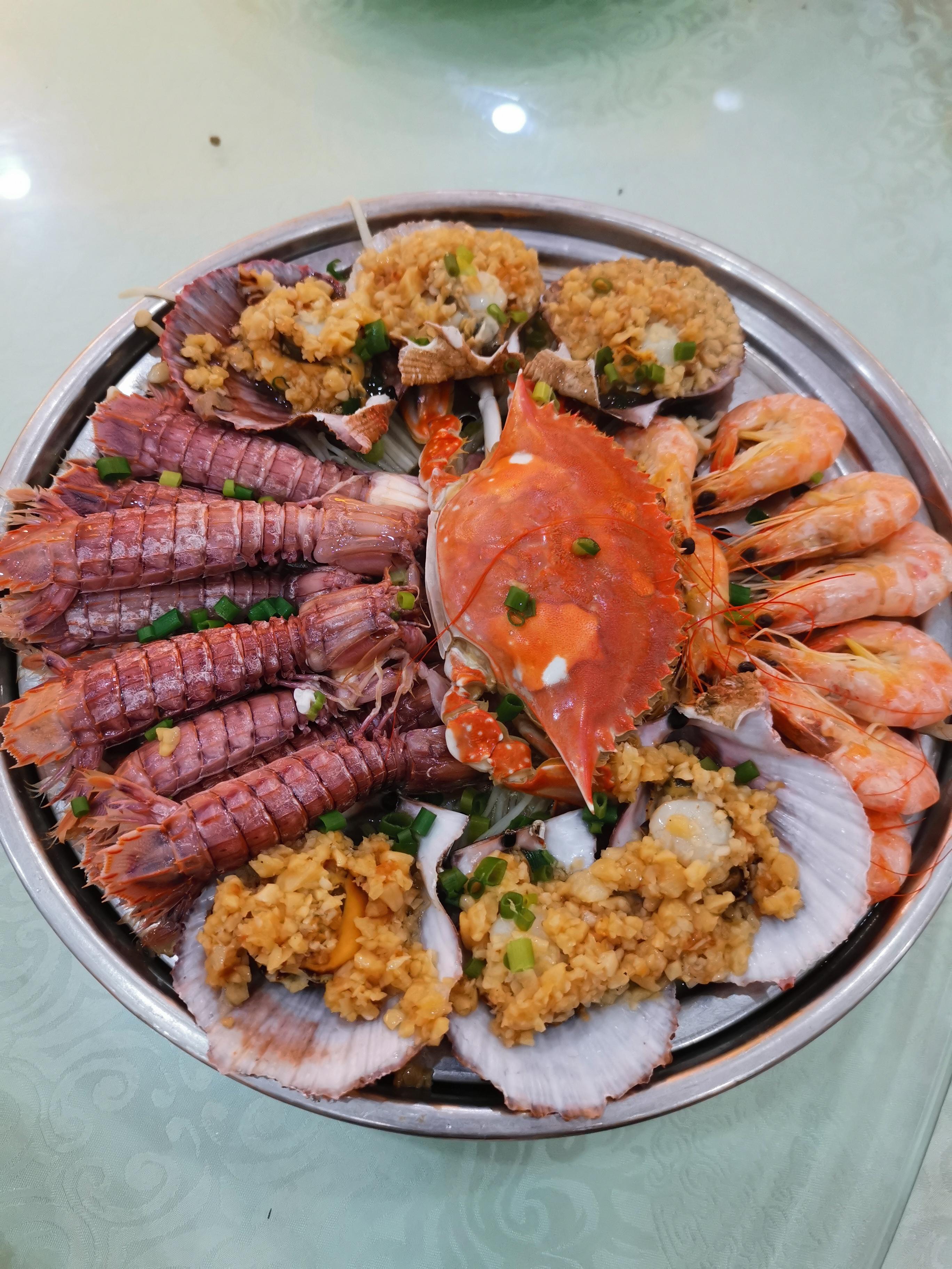 原创晒晒北戴河旅游区吃的海鲜晚餐,一桌1300元,大家看看值不值