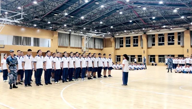 挥洒汗水磨练意志记厦门一中海沧校区高二年级军训活动