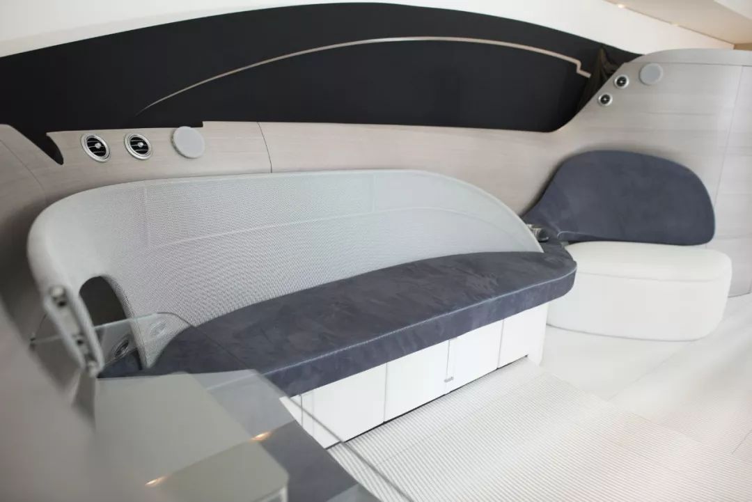 mercedesbenz陆海空全包奔驰直升机4千万arrow460游艇全球仅10艘美行