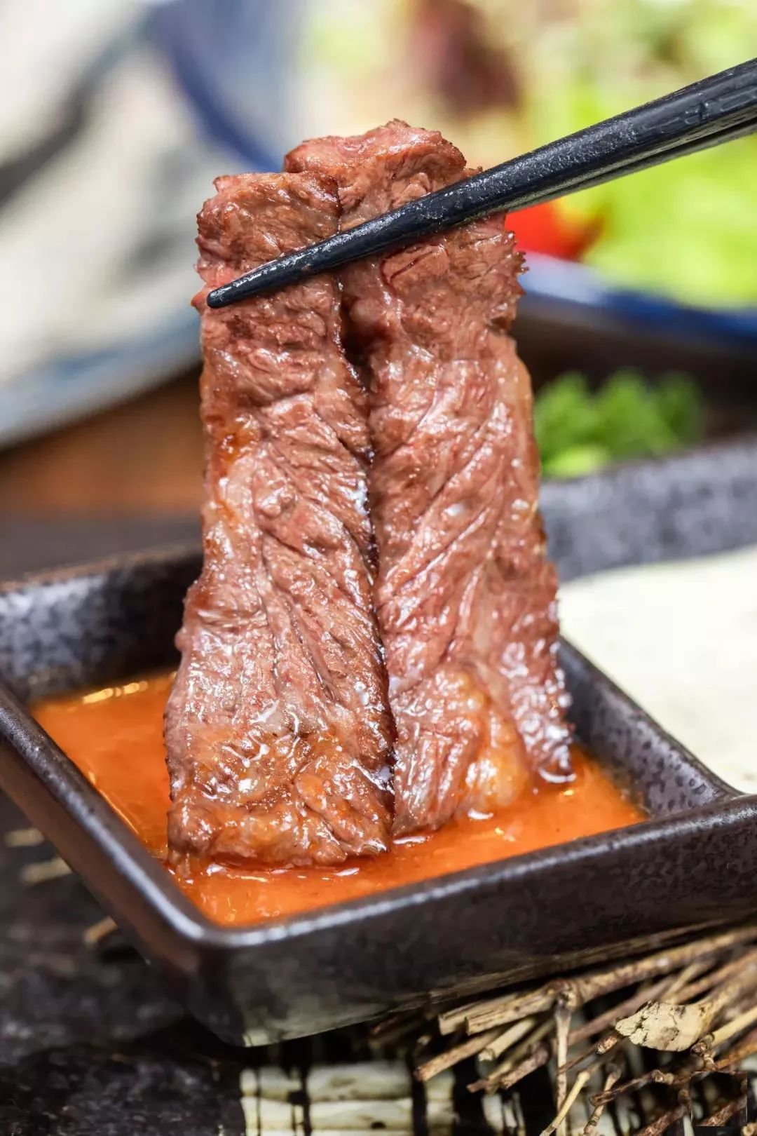 经过秘密腌制后的灌汁横膈膜稍稍偏甜烤过后不用蘸酱也能吃出肉的鲜