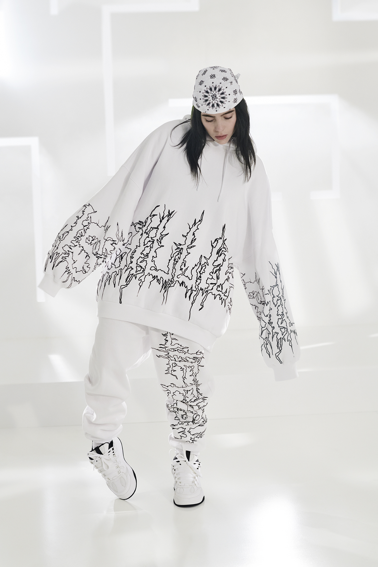 billieeilishxbershka联名来袭拒绝被定义领略z世代独特潮流魅力