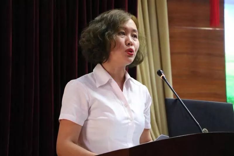 紧接着语文组的田蓓,张丽华,马渭丽三位老师分别与大家分享了田冰冰