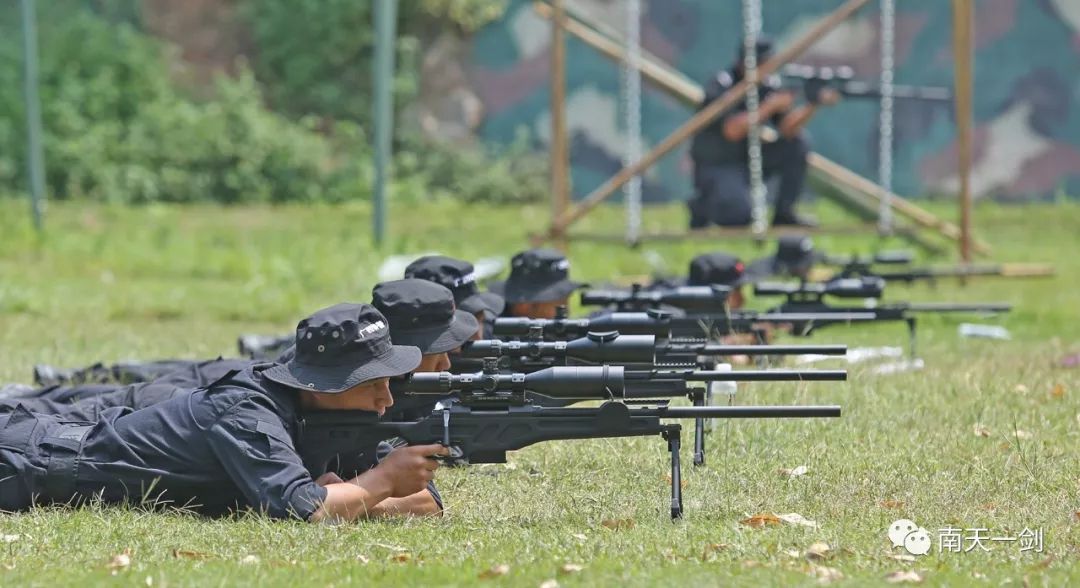 燃廣西公安實戰大練兵全部荷槍實彈警花帶你看現場