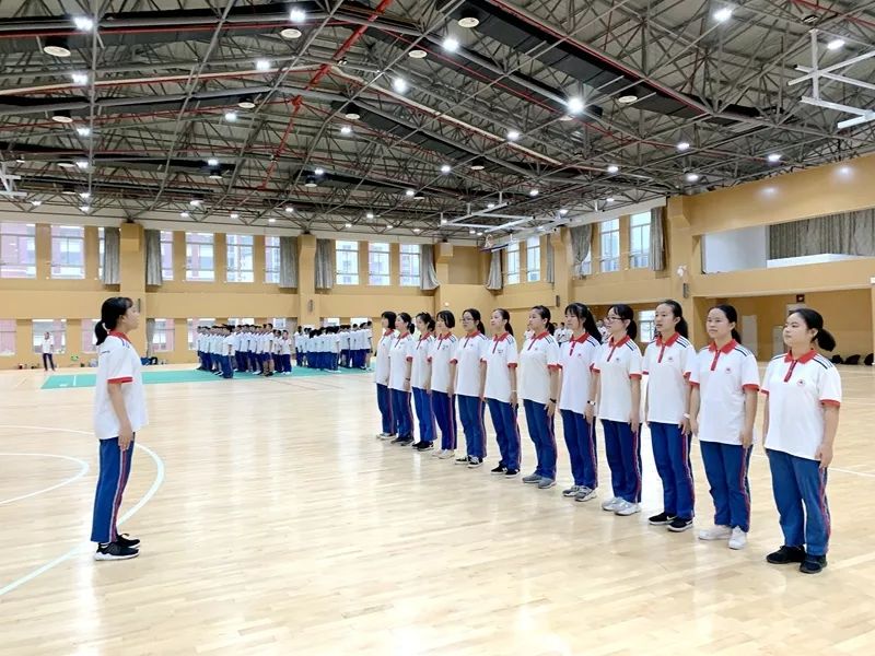 挥洒汗水磨练意志记厦门一中海沧校区高二年级军训活动