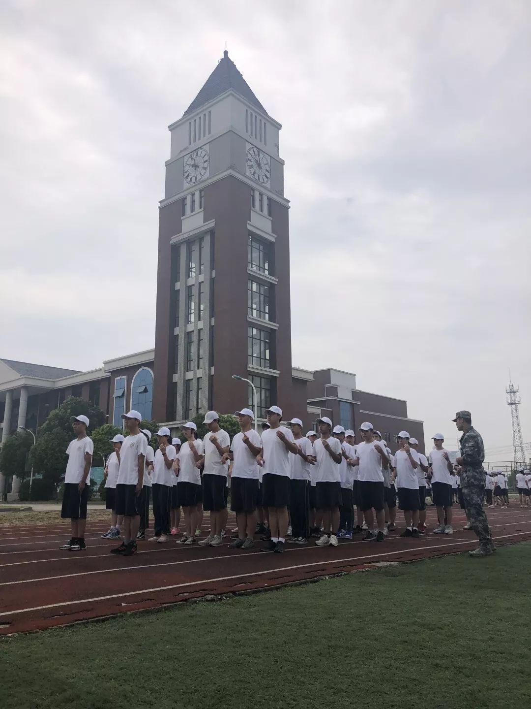 宝剑锋从磨砺出枫叶红自军训来记镇江枫叶国际学校新生军训day4