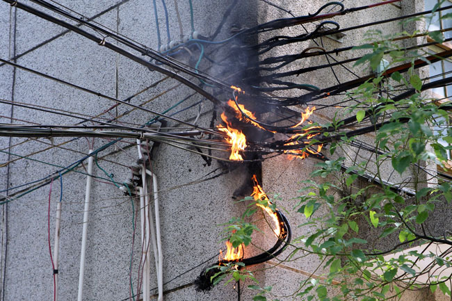 夏天夏天悄悄过去,赣昌提醒用电安全可要牢记在心里~_电线