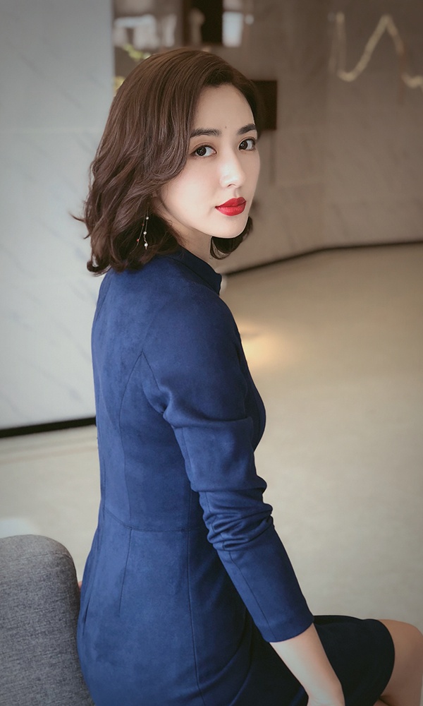 1/8徐小飒出生于甘肃,是内地女演员.