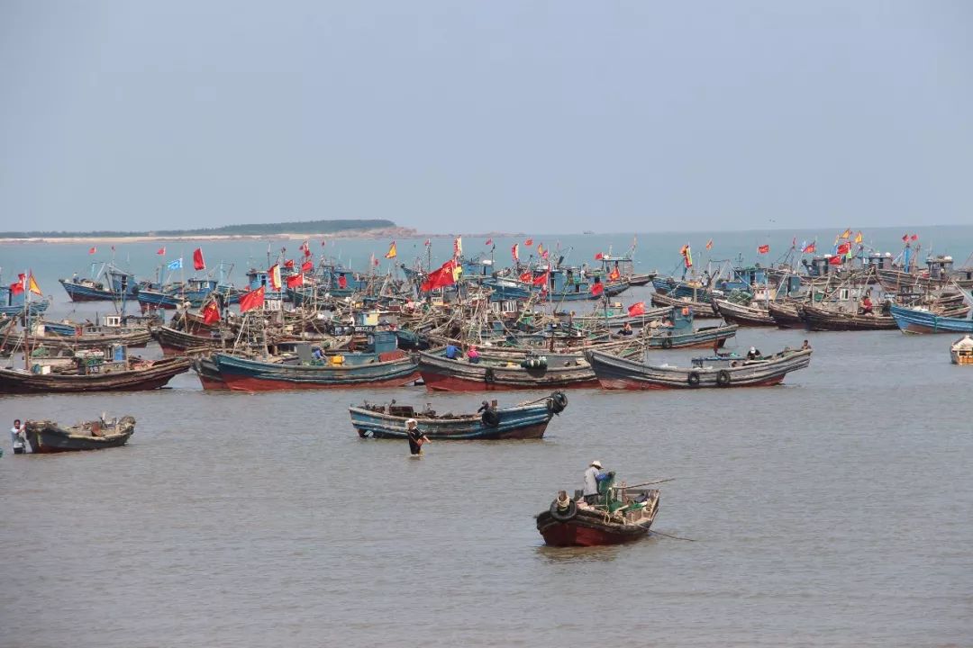 走进青岛市即墨区田横岛省级旅游度假区山东头村,码头上的渔
