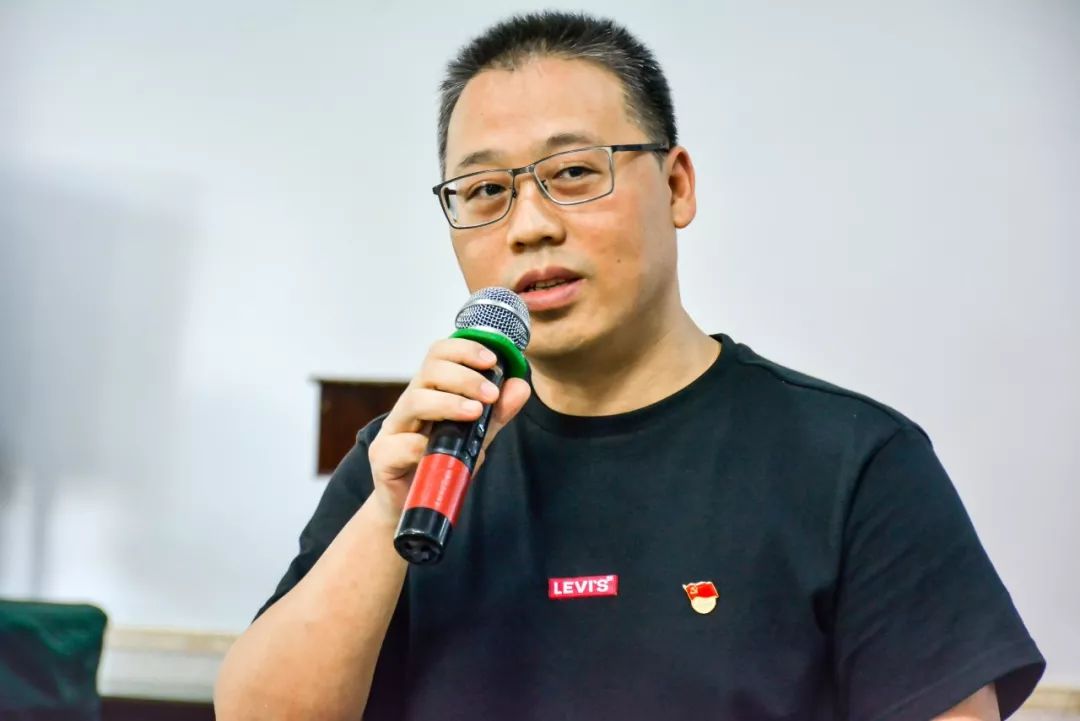 会上,南湖晚报副总编张奎超向各位辅导老师表示衷心感谢,他简要地回顾