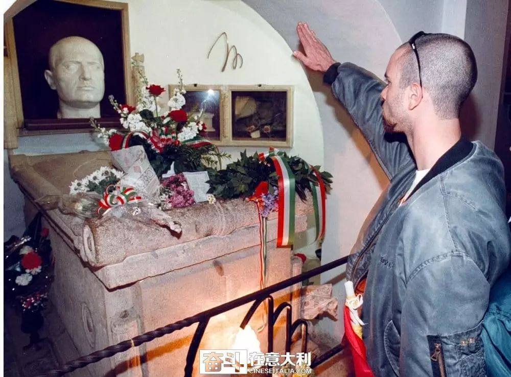 意大利将开放墨索里尼坟墓供游客参观惹争议