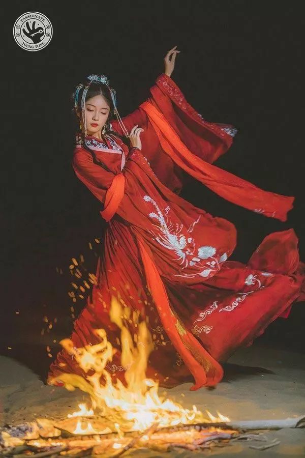 眉间轻佻问问倾城——中国古典舞_动作