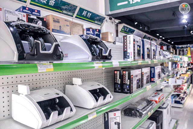贵港这家文具店贩卖着几代人的青春