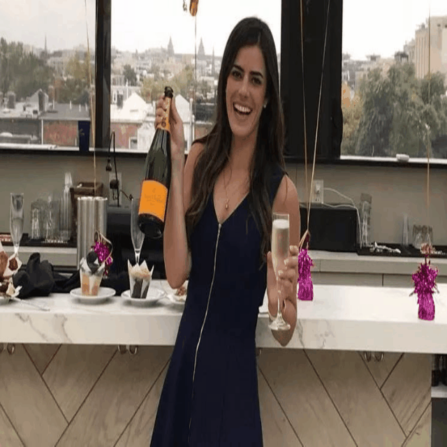 90后女秘的肋排特朗普看门人被辞曾在夜店喝闷酒